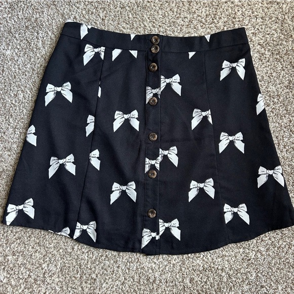 poppy lux Dresses & Skirts - NWT Poppy Lux Elaine Skirt Black White Bow Mini Skirt Preppy Neutral Girlie 10